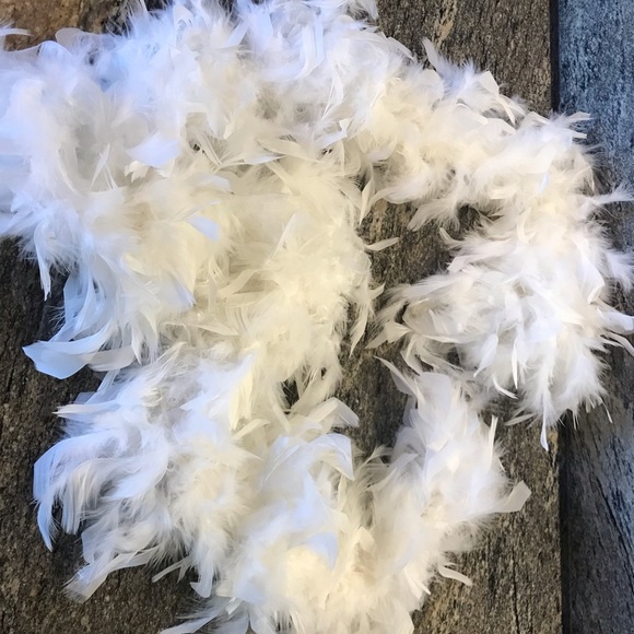 6 foot white boas - Picture 2 of 3